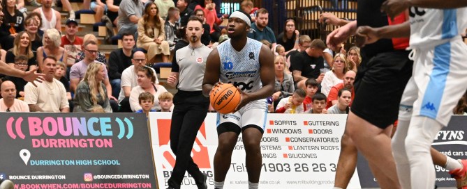 Malachi Boakye-Yiadom signs for Worthing